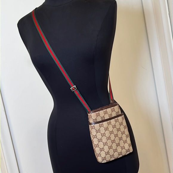 Gucci Handbags - Gucci Crossbody Pouch
